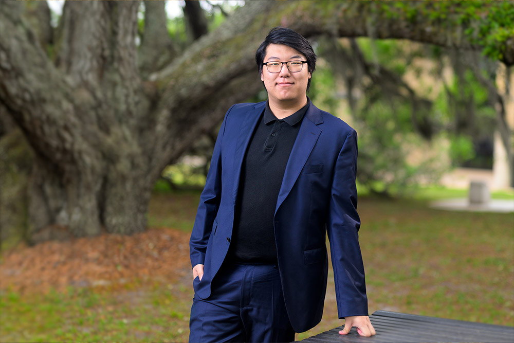 Distinguished Graduate William Yao